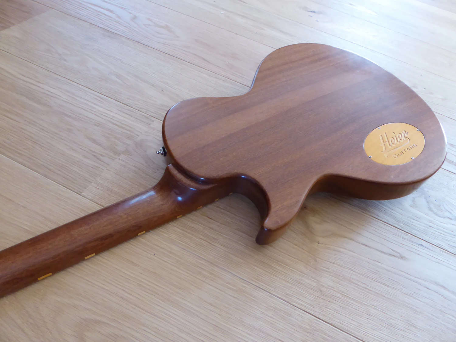 Heier #10 LP Thinline – Detailansicht 3 – Custom E-Gitarre von Heier Guitars bei Dresden und Meißen